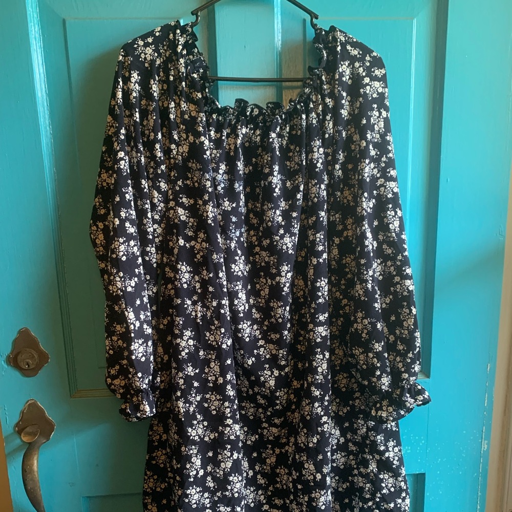 NWOT Peasant dress - Black with flowers   - 2x